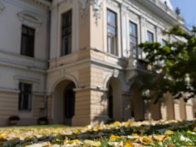 Cea mai nesimțită primărie: nu-și plătește facturile la apă la timp, apoi se judecă pe penalități