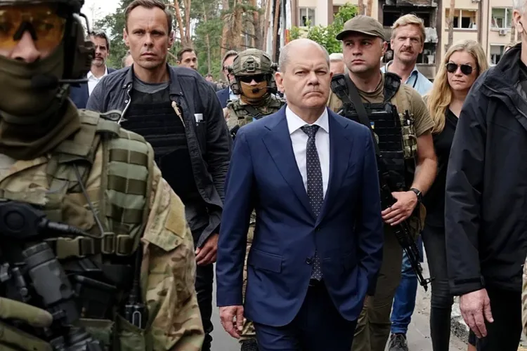 Armata obligatorie, reintrodusă, cer creștin-democrații germani (sursa: Facebook/Olaf Scholz)