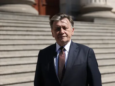 Crin îl urăște sincer pe Nicușor (sursa: Facebook/Crin Antonescu)