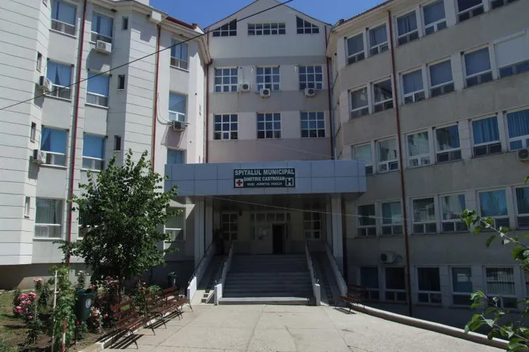 Un medic, care are 10-20 de cazuri pe lună, ia 30.000 lei „în mână” la un spital orășenesc Foto: Facebook