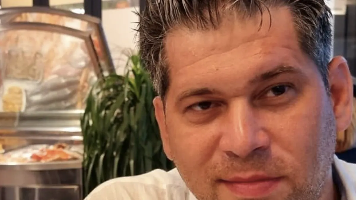 Liberalul Udriște cară banii cu sacoșa (sursa: Facebook/Alin Udriste)