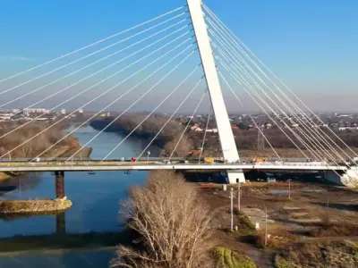 Podul peste Mureș, din Arad, va fi ușurat de 1.500 de tone ca să nu se prăbușească Foto: Captură video