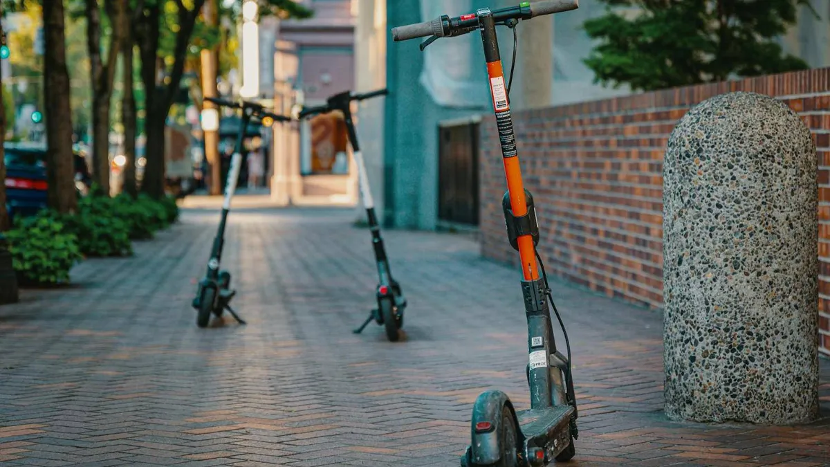 Atena va reglementa folosirea trotinetelor electrice (sursa: Pexels/Brett Sayles)