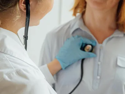 Medicii de la sat, copleșiți de numărul pacienților (sursa: Pexels/Antoni Shkraba Studio)