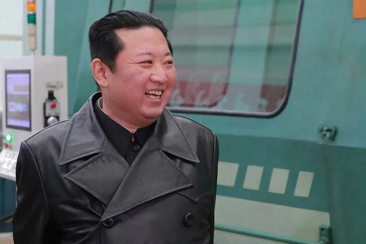 Coreea de Nord, rachetă balistică uriașă (sursa: BBC)