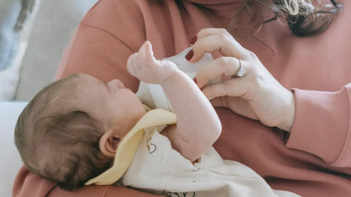 Nestlé retrage loturi masive de lapte praf (sursa: Pexels/Sarah Chai)