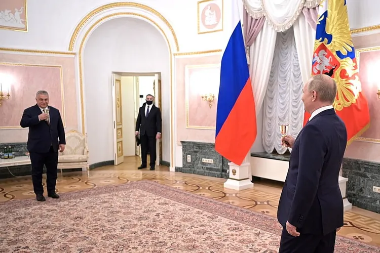 Orban îndatorează Ungaria mai tare Rusiei (sursa: kremlin.ru)