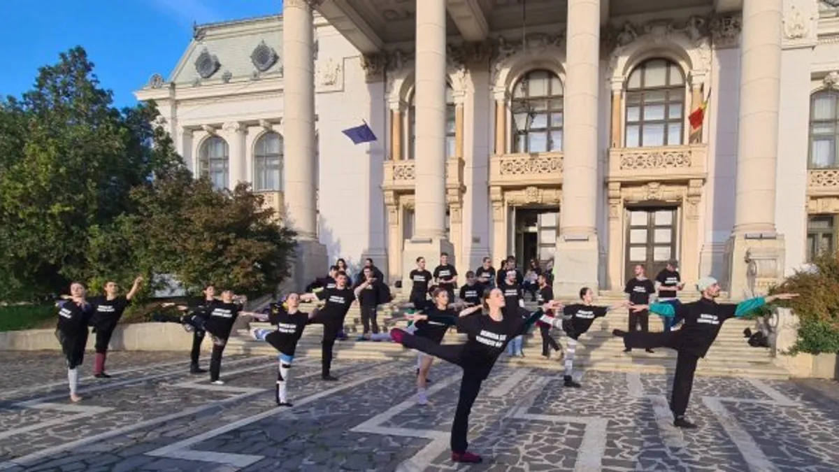 Balerinii Operei Naționale protestează în stradă (sursa: ziaruldeiasi.ro)