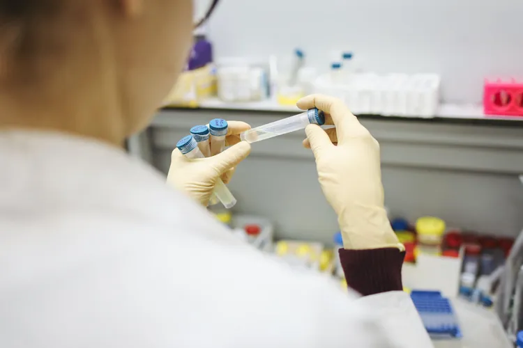 Persoanele vaccinate nu sunt obligate să se testeze la sosirea în Marea Britanie