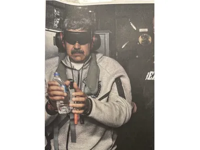 Prima imagine cu Maduro după ce a fost capturat de forțele americane, postată de Trump (sursa: Facebook/The White House)