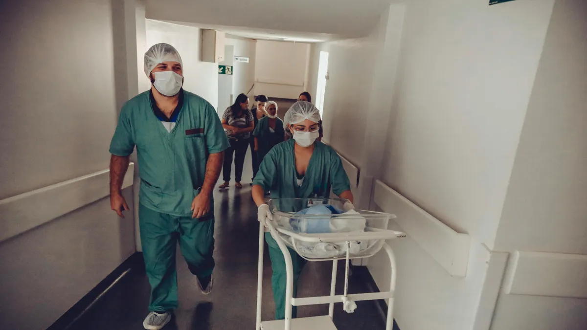 70% dintre medicii rezidenți ar părăsi România (sursa: Pexels/Vidal Balielo Jr.)