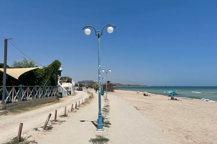 Vama Veche - plaje goale, restaurante pustii (sursa: defapt.ro)