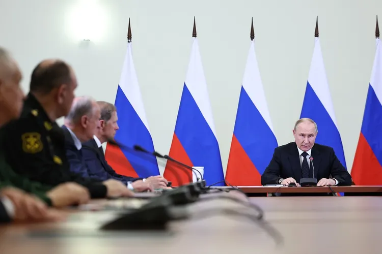 Armata rusă, bani mulți, tehnologie puțină (sursa: kremlin.ru)