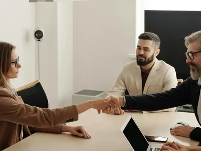 Transparența salarială, obligatorie în anunțuri (sursa: Pexels/Edmond Dantès)