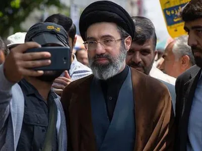 Liderul Iranului, Mojtaba Khamenei, ar fi homosexual (sursa: iranitl.com)
