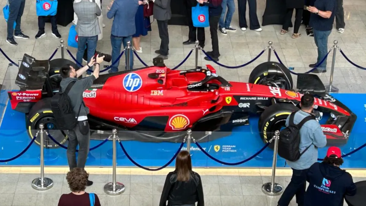 Un monopost Ferrari a fost expus la Iași (sursa: ziaruldeiasi.ro)