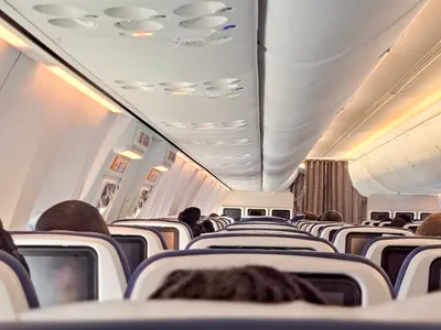 Familiile nu vor mai plăti extra pentru locuri împreună în avion, a decis Parlamentul European. Noile reguli