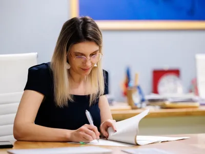 Directorii Romsilva se prefăceau că muncesc la vânători gratuite alături de „invitați speciali” - Diana Buzoianu