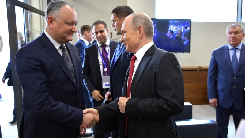 Dodon primea salariu lunar de la Moscova Foto: Kremlin.ru