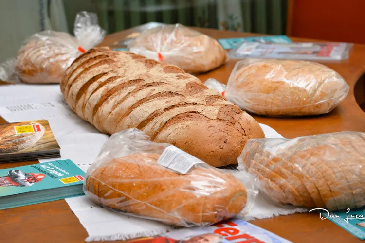 CUG-urile lui Ceaușescu devin patiserii capitaliste (sursa: Facebook/Susţinem Învăţământul Preuniversitar Agricol)