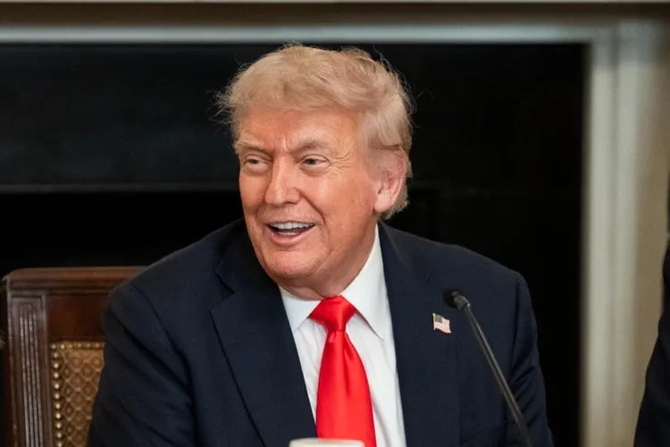 Trump l-ar fi salvat pe Khamenei (sursa: Facebook/The White House)