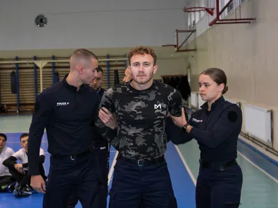 Școala de Poliție din Câmpina, angajat arestat. Fotografie cu elevi ai Școlii de Poliție din Câmpina, nici unul din cei prezenți nu este implicat în tentativa de viol (sursa: Facebook/Şcoala de Agenţi de Poliţie „Vasile Lascăr” Câmpina)