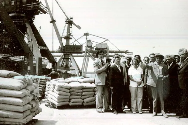 Într-un limbaj de anii 90, PSD îi acuză pe Gheorghiu și Bolojan că vor să vândă companii de stat Foto: Fototeca online a comunismului românesc