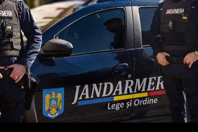 Polițist șpăgar, demascat de un jandarm (sursa: Facebook/Poliția Română)
