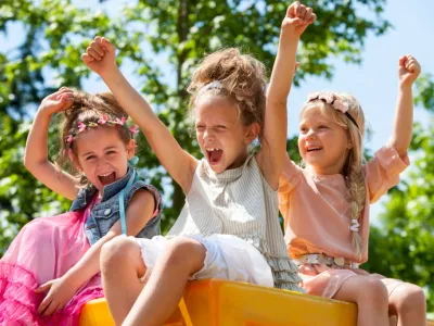 Elevii intră în vacanța de primăvară (sursa: dayoutwiththekids.co.uk)