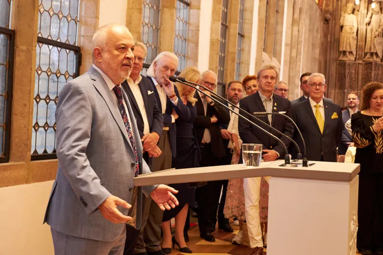 Pensionarul care era consul la Bonn, Dan Moraru, rechemat, după acuzații de jaf și dezinteres Foto: Ministerul de Externe