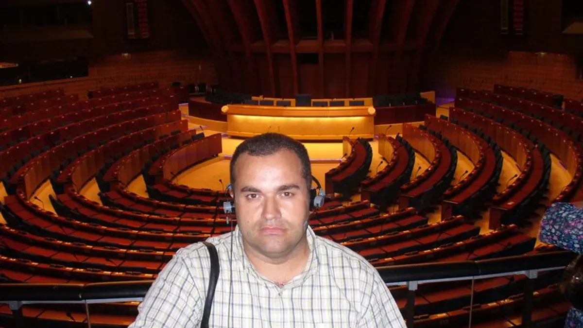 Încă un sinecurist pesedist dat afară de Bolojan: un ex-jurnalist de Spiru Haret care conducea ANMCS Foto: Facebook