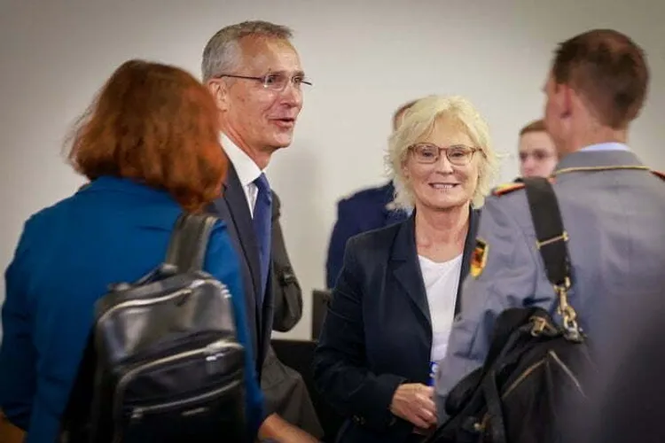 Germania critică NATO: Putin trebuie oprit (sursa: Facebook/Christine Lambrecht)