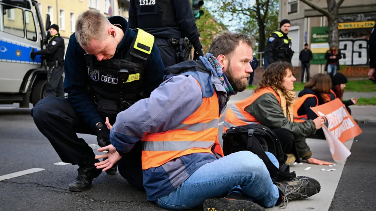 Berlinul, blocat iar de "Ultima generație" (sursa: letztegeneration.de)