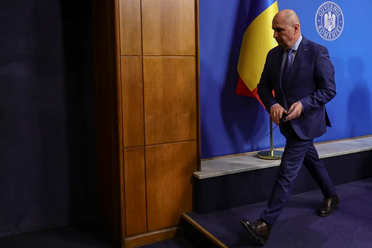 PSD contratacă prin Antena 3: Bolojan, acuzat că vrea să vândă aeroportul Otopeni Foto: Inquam/Octav Ganea
