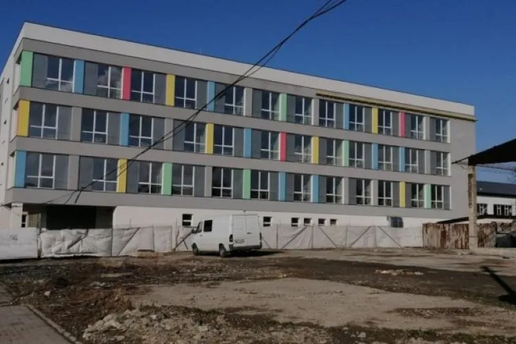 Spital finalizat acum patru ani, cu lacătul pe ușă Foto: Stiri Botosani