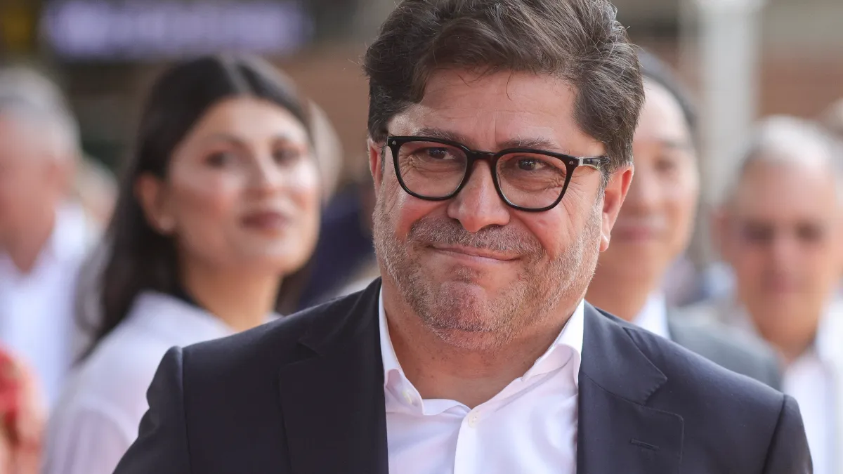 Gruia Stoica trimite bani în Rusia după ce-i ia de la STB/PMB (sursa: Inquam Photos/Octav Ganea)