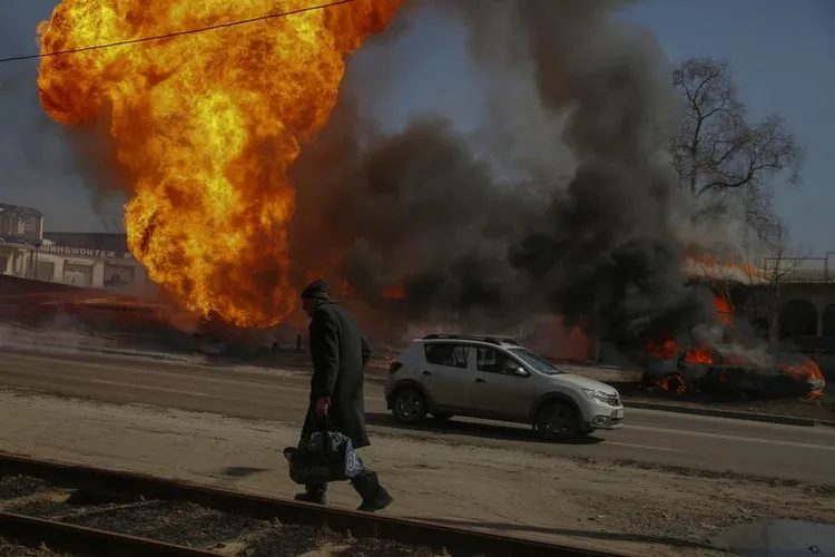 Rusia revendică progrese în portul asediat Mariupol, în timp ce unitățile ucrainene își consolidează apărarea