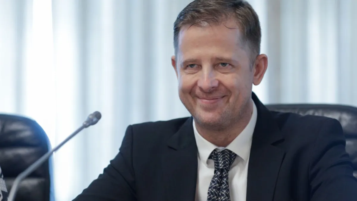 Consiliile Județene Ilfov și Teleroman sunt campioane la angajări. CJ Ilfov, condus de Hubert Thuma, PNL Foto: Inquam/George Calin