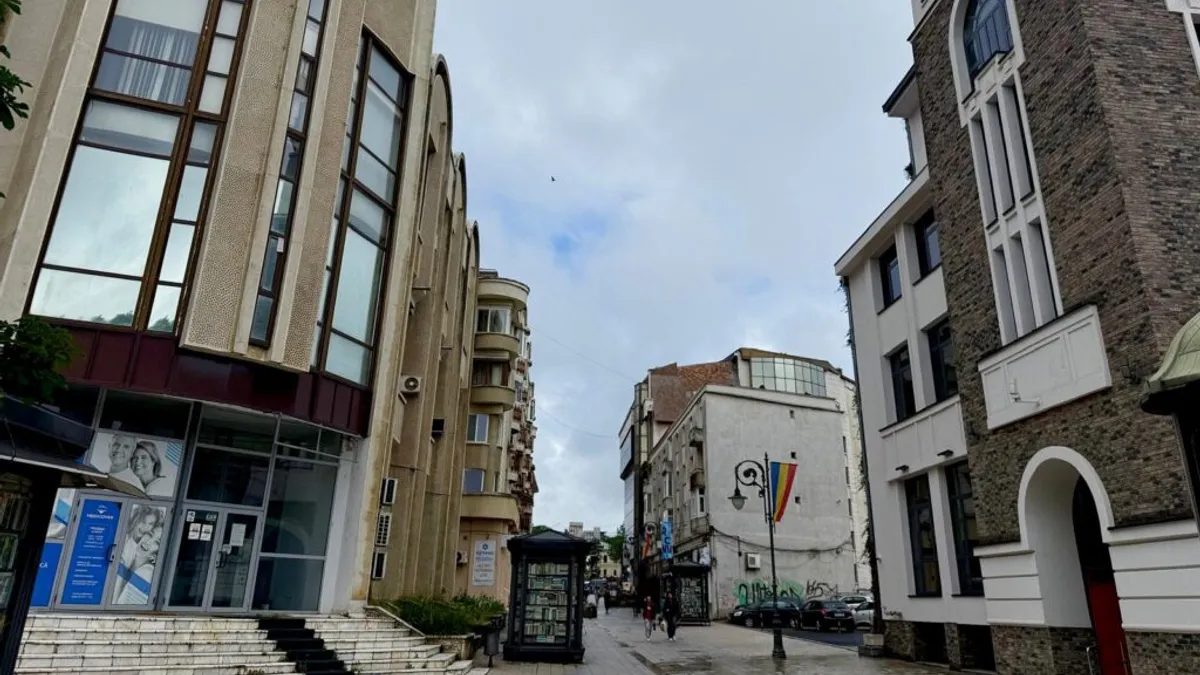 Orange vinde două clădiri emblematice centrale din Iași (sursa: ziaruldeiasi.ro)