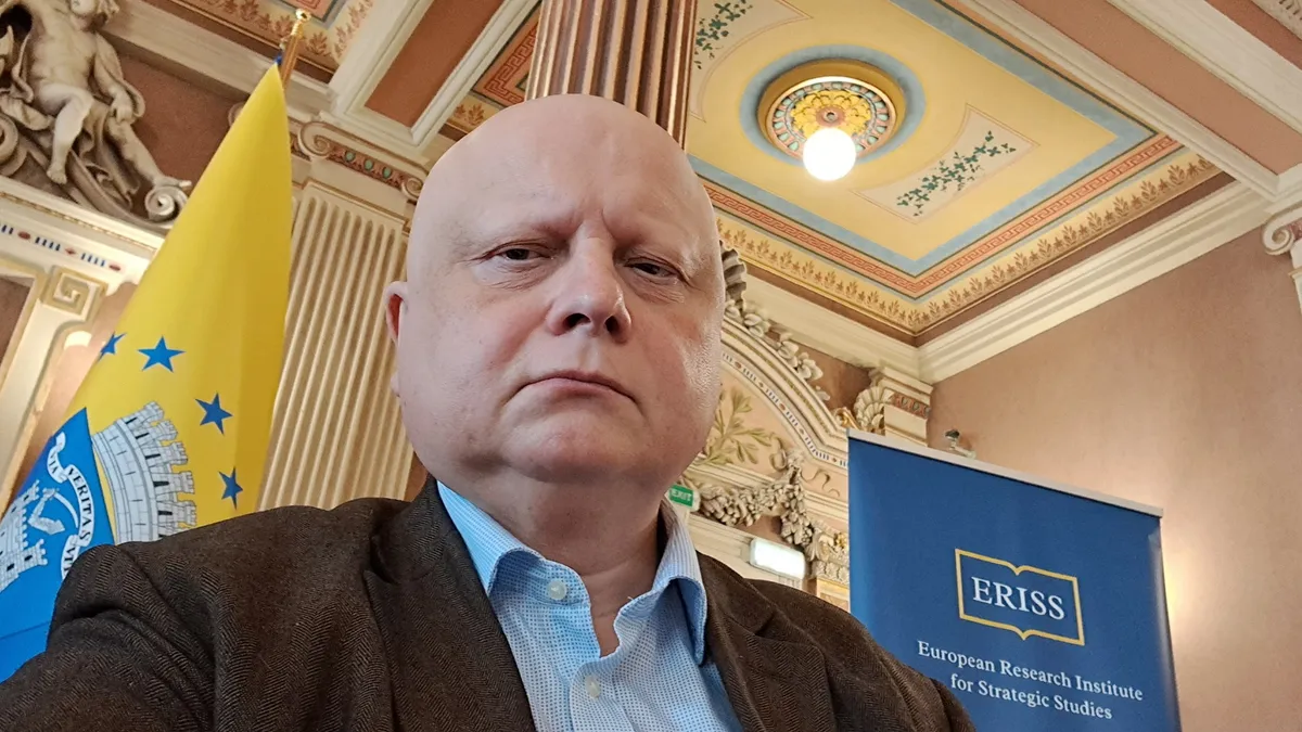 Profesorul Carp: Pozele lui Lasconi, putiniste (sursa: Facebook/Carp Radu)