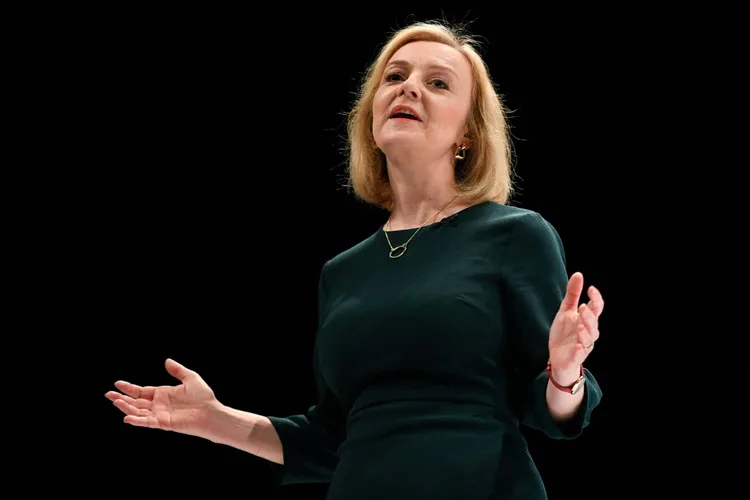 Truss despre Macron Prieten, dușman? Deliberez (sursa: Facebook/Liz Truss)