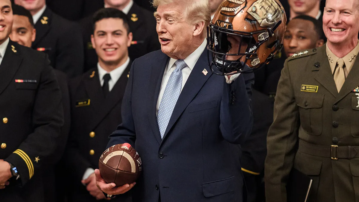 Trump anunță negocieri „productive” cu Iranul. Prețul petrolului a căzut, bursele cresc Foto: Facebook The White House