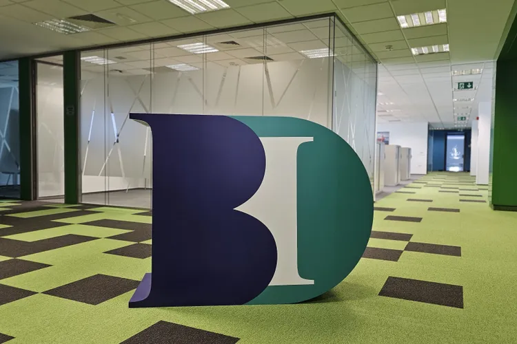 Banca de stat fără activitate în 2024, cu 25 de executanți și zece șefi foarte bine plătiți