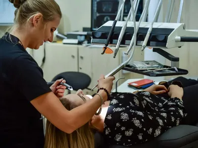 Turism stomatologic pentru românii din diaspora (sursa: Pexels/Robert Golebiewski)