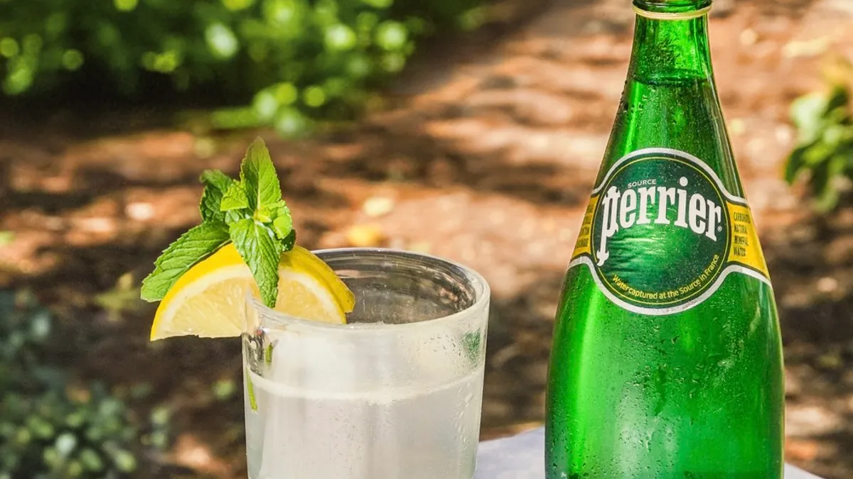 Apa Perrier, acuzații de practici ilegale (sursa: Facebook/Perrier)