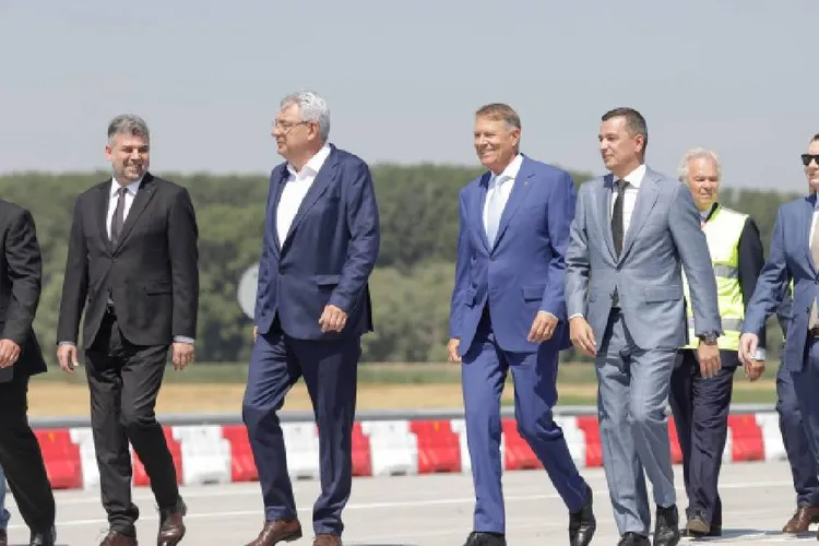 Încă o nenorocire pe podul de la Brăila: infiltrații de apă, în asfalt, deși nu a plouat Foto: Inquam/George Calin