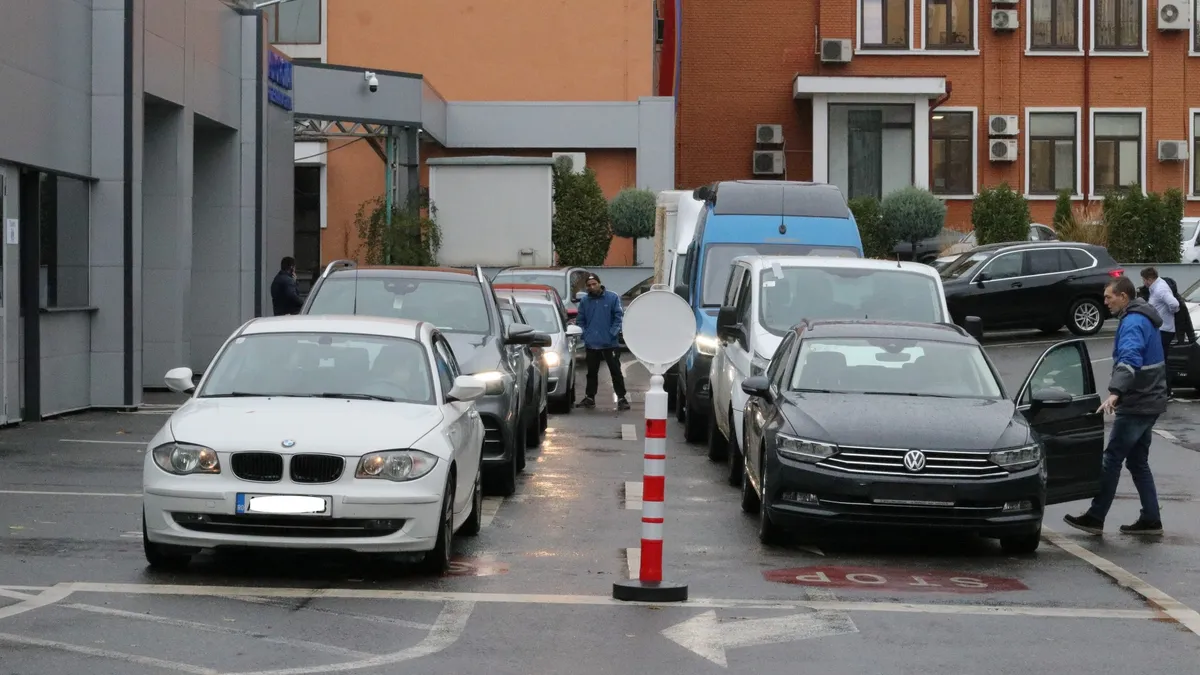Românii cumpără masiv mașini second hand (sursa: Facebook/Registrul Auto Român Oficial)