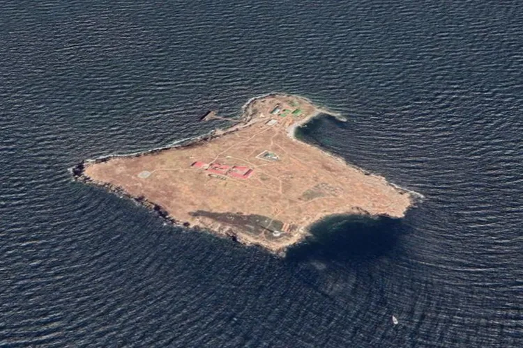 Soldații de pe Insula Șerpilor sunt în viață. Sursă imagine: BBC News 