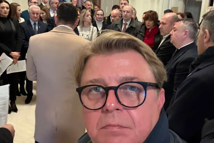 AUR, demers fără precedent: cere CCR suspendarea lui Nicușor Dan „din motive medicale” Foto: Facebook Cristian Vintu