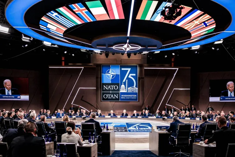 Lansarea rachetei balistice ruse, reuniune NATO-Ucraina (sursa: Facebook/NATO)
